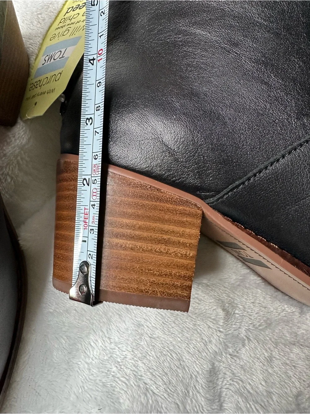 Toms sleek black